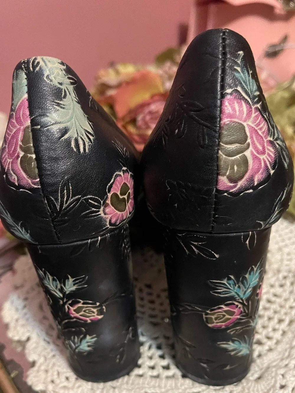 L’Artiste Black Floral Platform Pump with Pink Accents